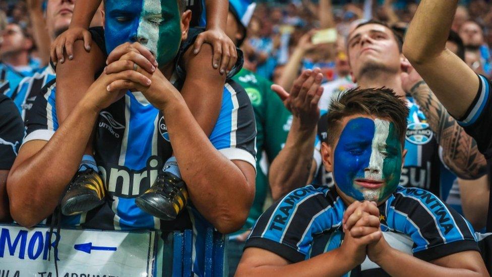 Gremio supporters pray for Chapecoense plane crash victims before Brazilian Cup final in Porto Alegre, 7 Dec 2016