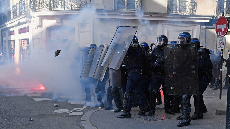 Nantes police during clash, 25 Feb 17