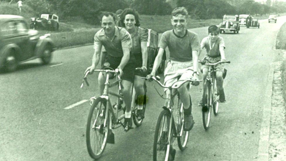 Lyle & Ivy Hutley & nephews Alan Simmonds (front) and Mick Davies