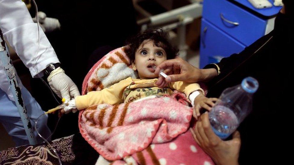 Woman gives her daughter rehydration fluid at a cholera treatment centre in Sanaa, Yemen May 15, 2017