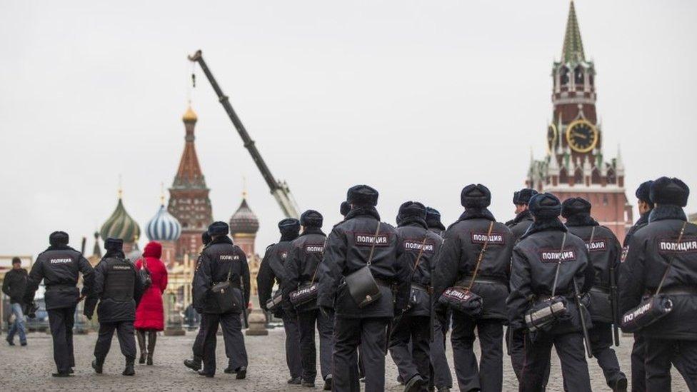 Russian police officers walk through Red Square in Moscow (18 November 2015)