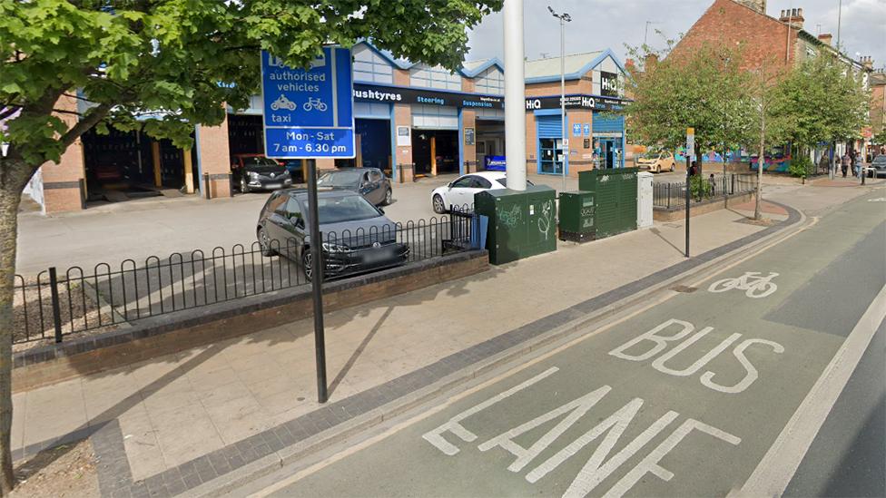 Hull bus lane