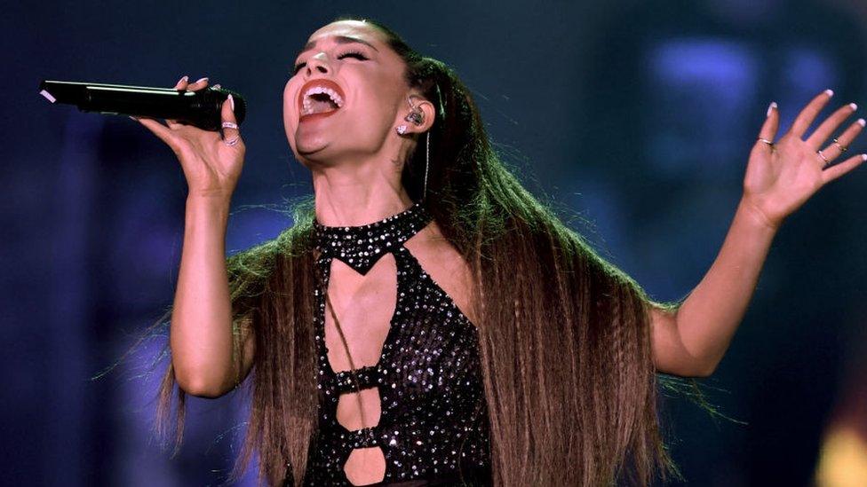 Ariana-Grande-performing