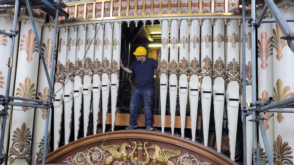 Leeds Town Hall organ