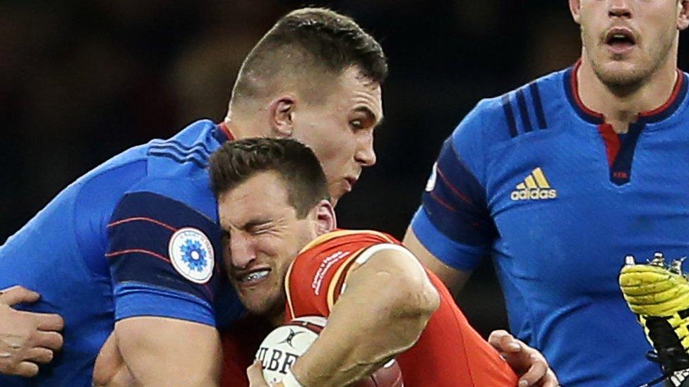 Paul Jedrasiak tackles Sam Warburton