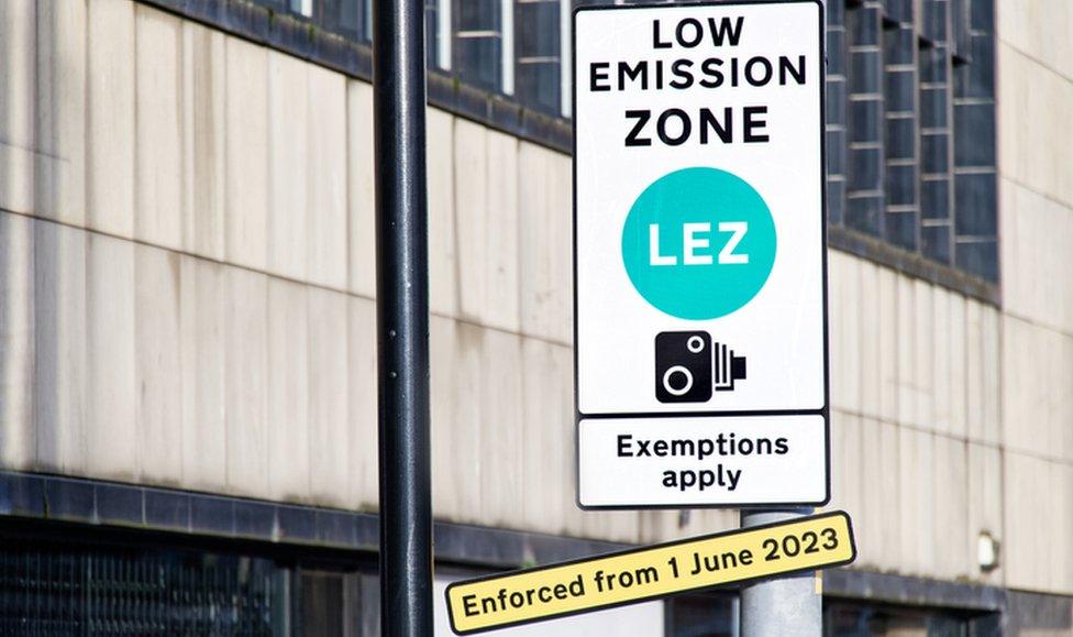 Glasgow LEZ sign