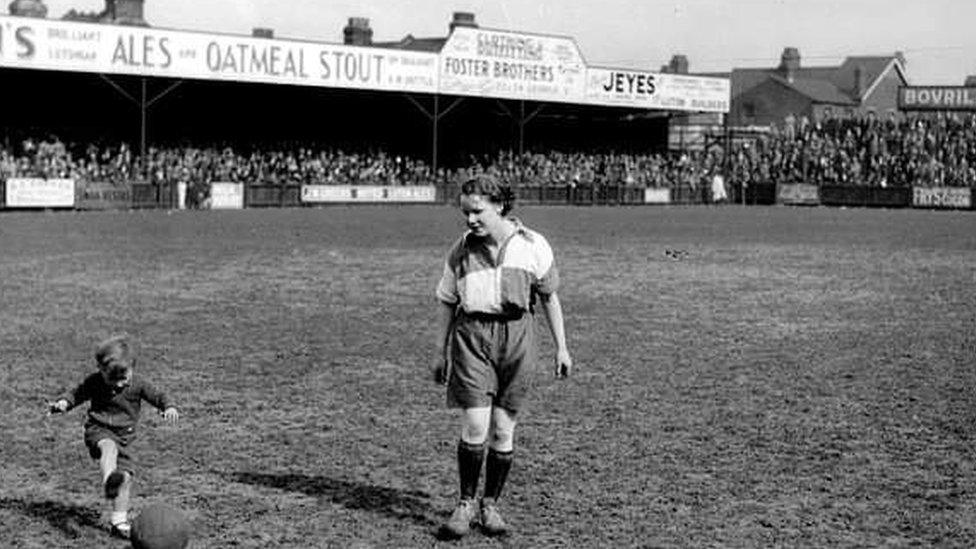 Laura Wiltsher playing at Luton Town's ground in 1935.