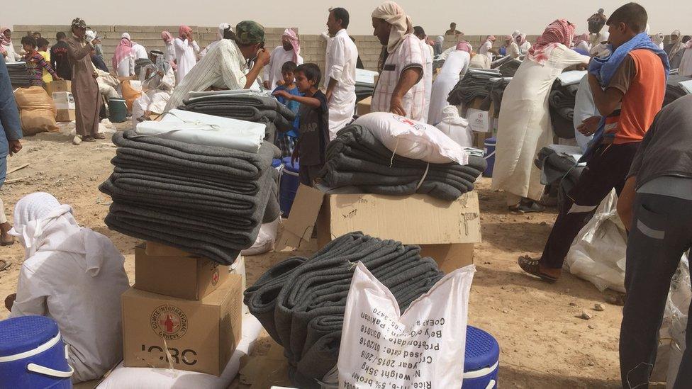 Displaced Iraqis received aid from the International Committee of the Red Cross