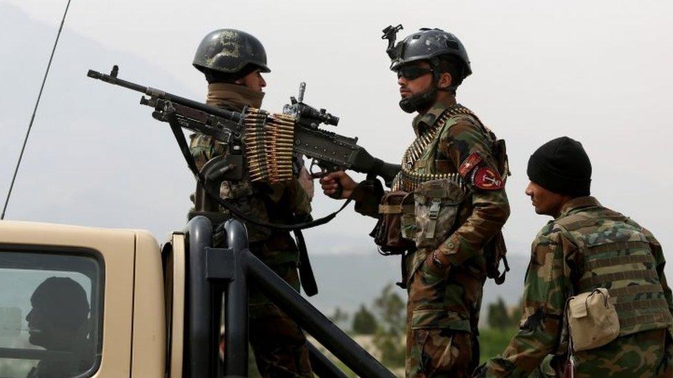 Afghan soldiers patrol at the entrance to the new parliament building after a rocket attack in Kabul 28/03/2016