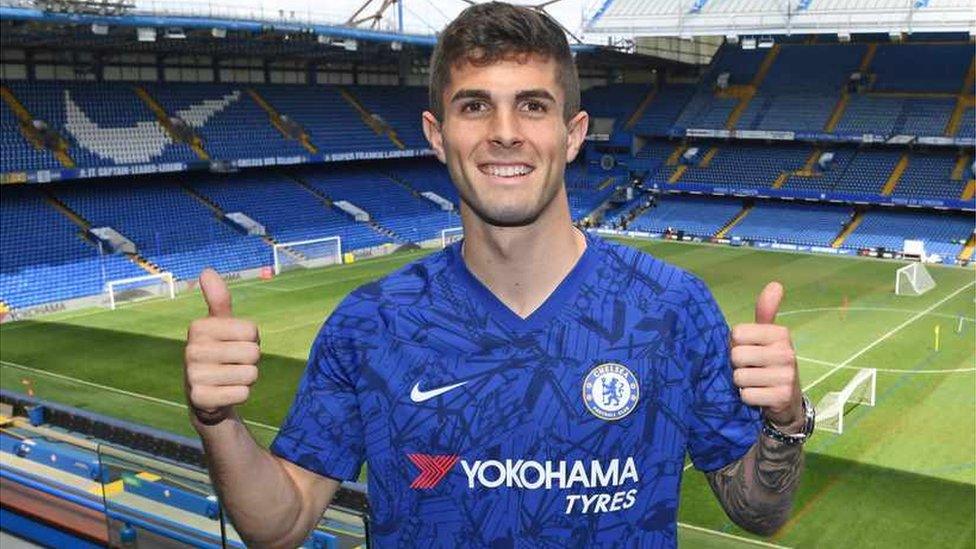 Christian-Pulisic-models-chelsea-kit.