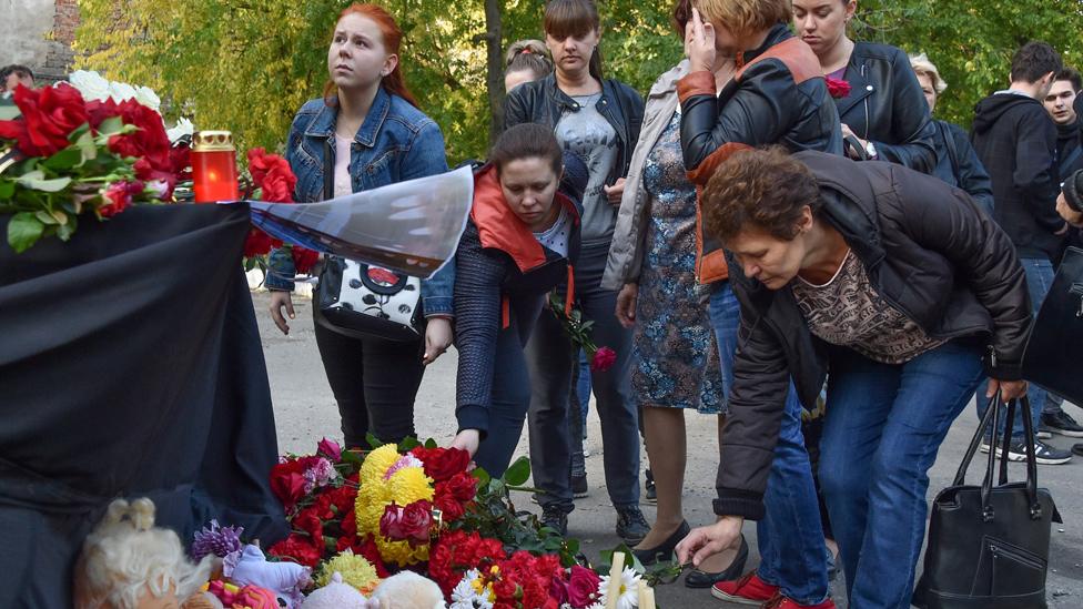 Makeshift shrine at Kerch college, 18 Oct 18