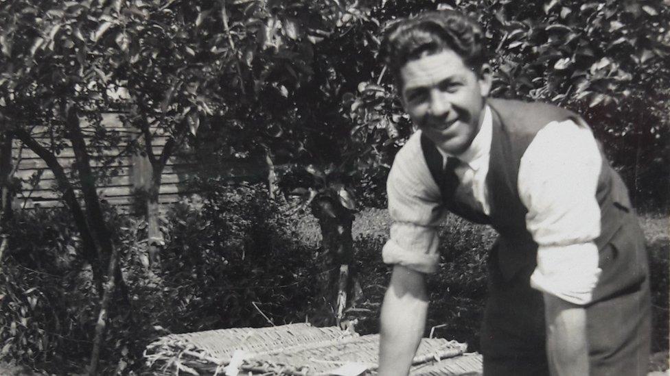 Mr H. Smith packing asparagus in Bretforton, early 1940s