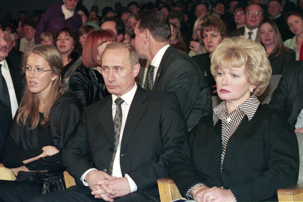 Ksenia Sobchak, Vladimir Putin and Lyudmila Narusova at a meeting to commemorate Anatoly Sobchak in February 2001