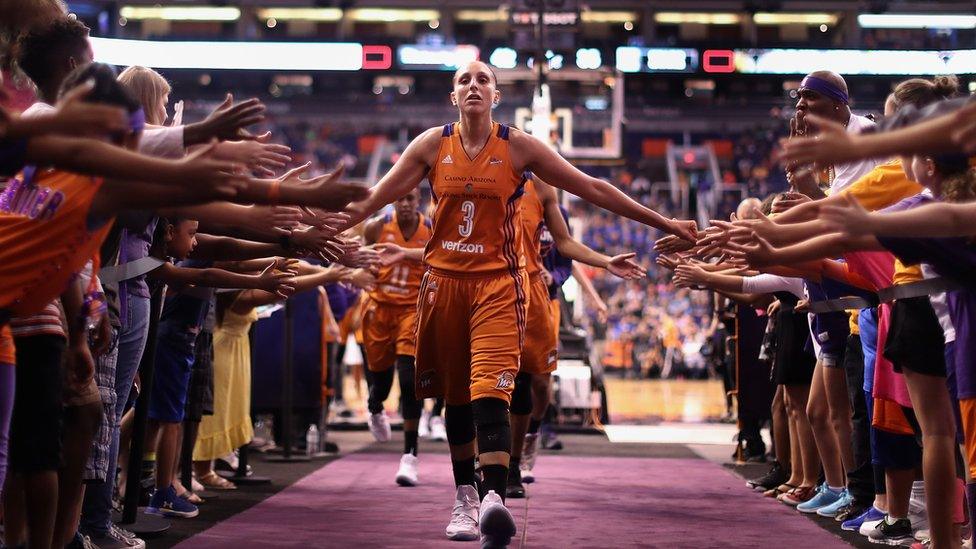 Phoenix Mercury players and fans