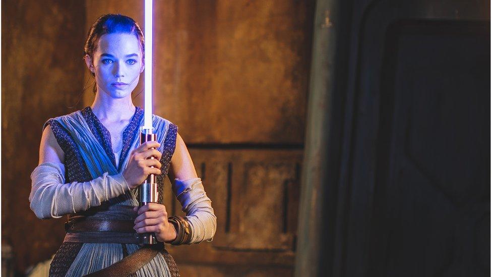 Rey-holding-lightsaber