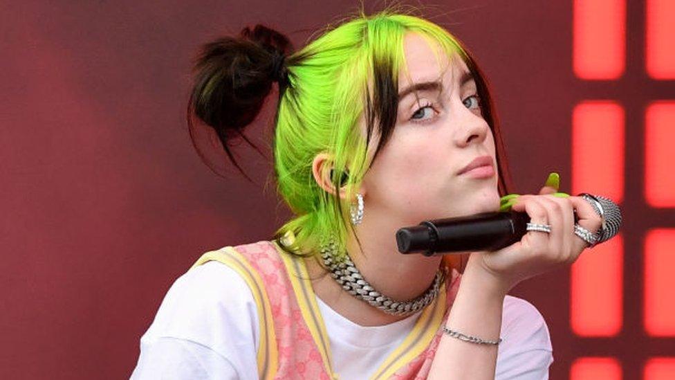 Billie-Eilish-on-stage-with-mic.