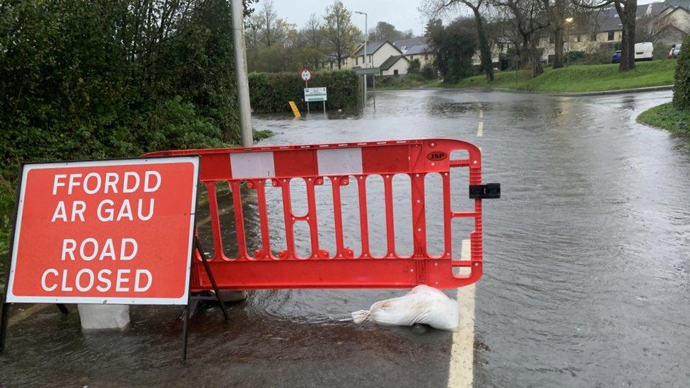 Ffordd ar gau ddydd Iau yn Ninbych-y-Pysgod