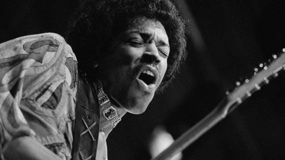 Rock guitar virtuoso Jimi Hendrix caught mid guitar-break during his performance at the Isle of Wight Festival, August 1970. (Photo by Evening Standard/Getty Images)