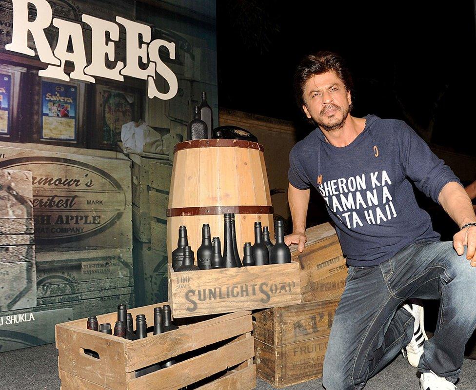 Pakistan bans Shah Rukh Khan film Raees - BBC News