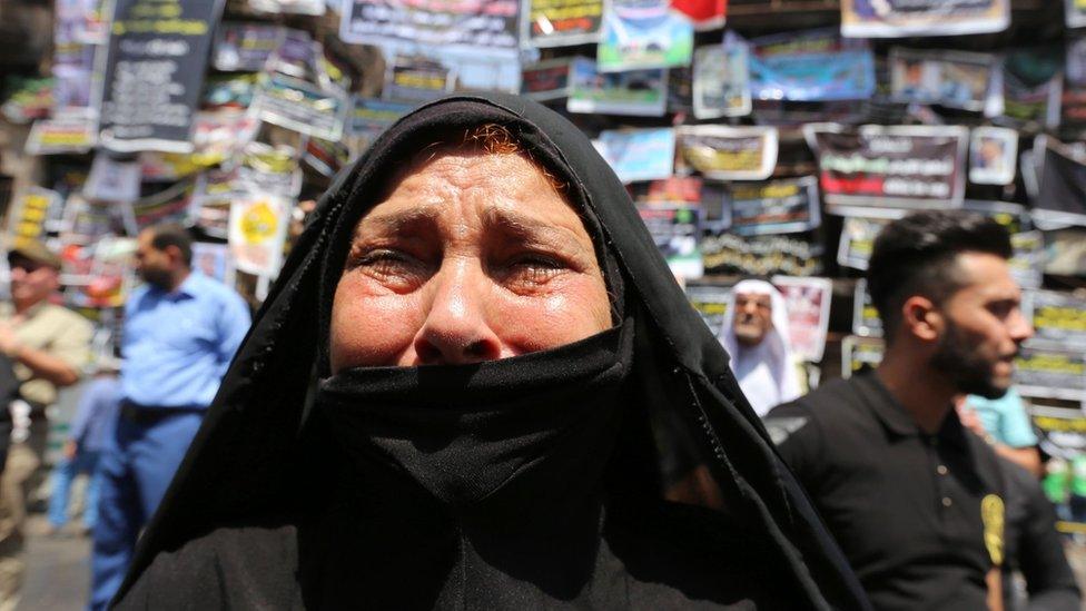 Iraqi woman weeps at the scene of a suicide bombing in Baghdad's Karrada district (7 July 2016)