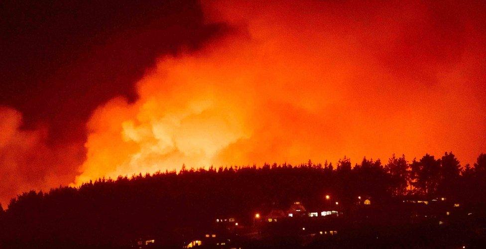 An undated handout photo made available by the Christchurch City Council (CCC) Newsline on 16 February 2017 showing a view of the Christchurch Port Hills fire on the outskirts of Christchurch, New Zealand's South Island.