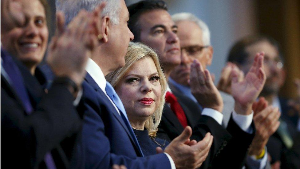 Sara Netanyahu, alongside her husband Benjamin, at an event in Washington (2015 file photo)