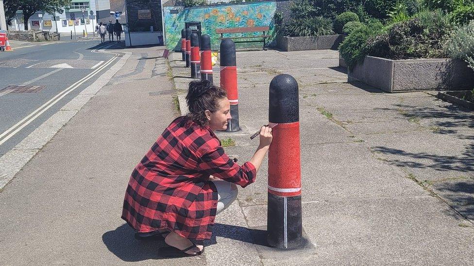 Painting bollard