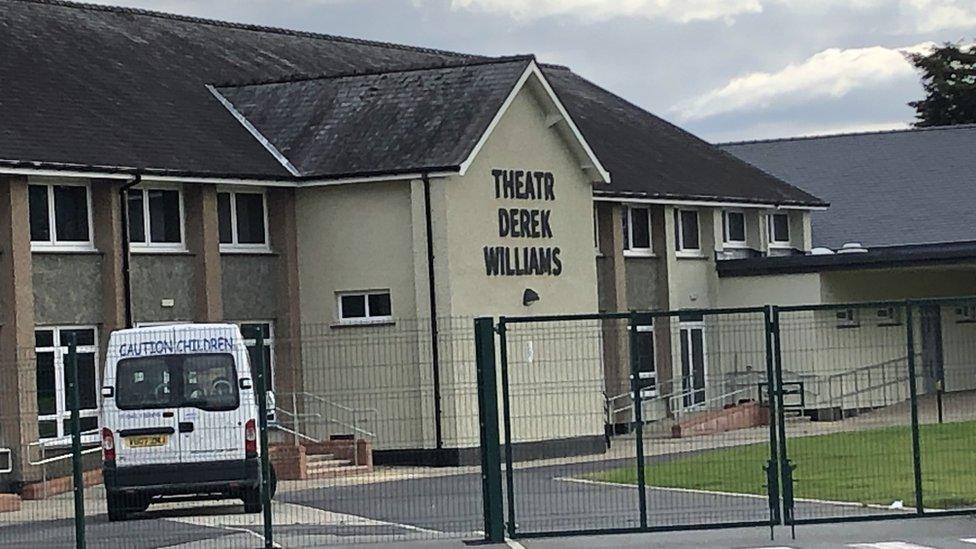 Theatr Derek Williams