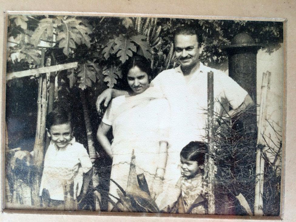 Geeta's mother Bimala Devi Pandey, her father Ram Niwas Pande, and elder siblings