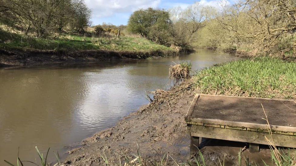 Low water level at River Leven at Ingleby Barwick