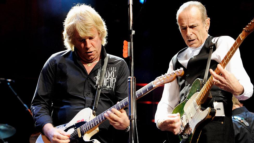 Rick Parfitt (L) and Francis Rossi