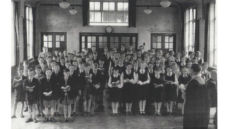 Disgyblion cyntaf yn 1956