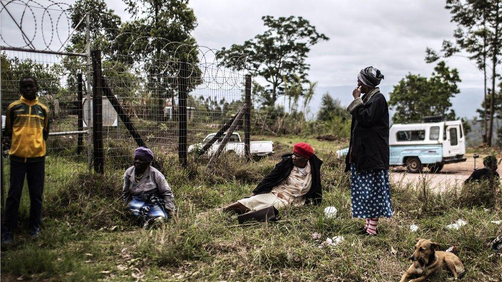 lderly South African women wait outside a Social Grant distribution center at Ngudwini, KwaZulu Natal province on the outskirts ot Eshowe, South Africa, on November 7, 2014