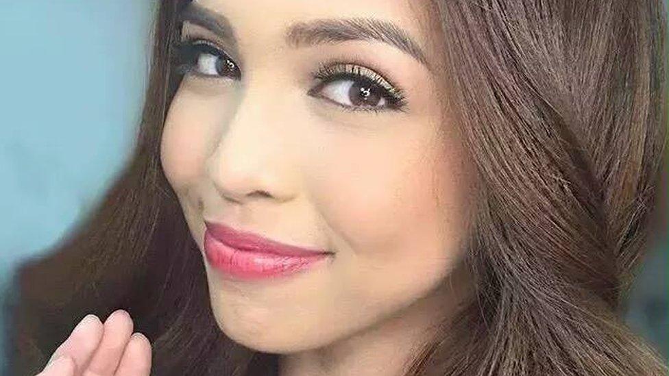 Filipina actress Maine Mendoza gives her trademark wave as seen in a photograph on her official Facebook page