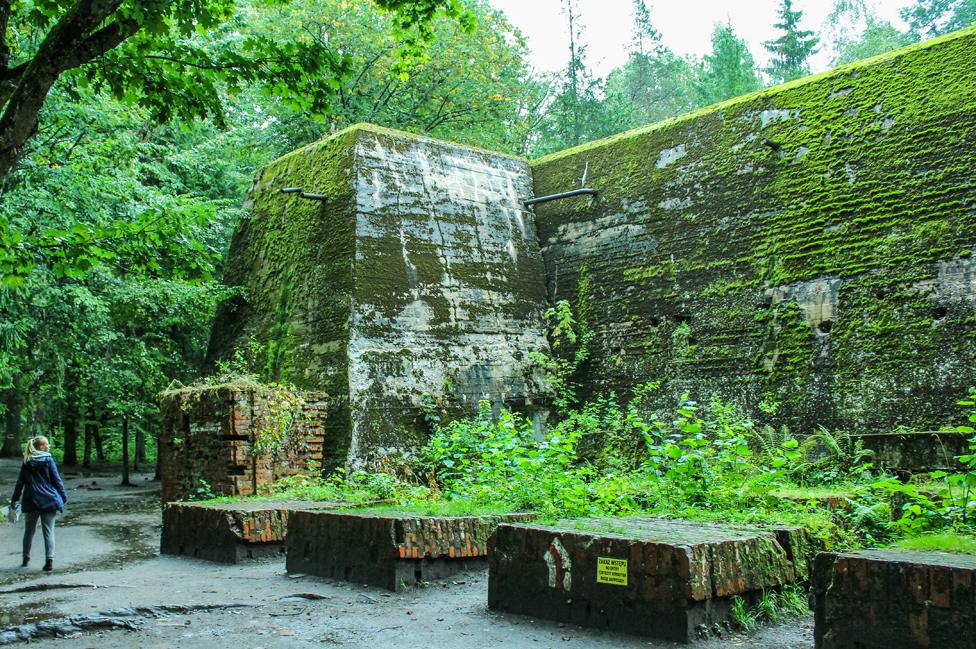 Wolf's Lair, with tourists, 2 Sep 17