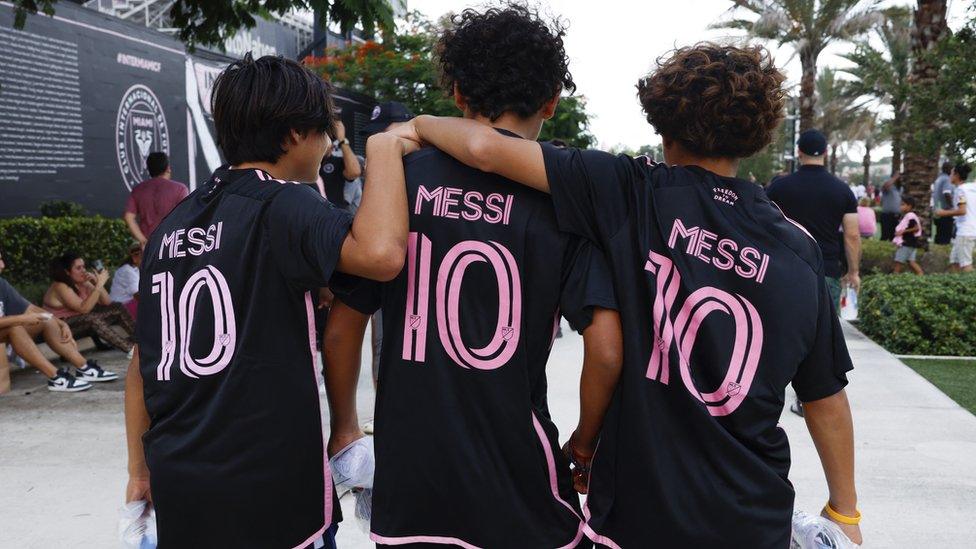 Inter Miami fans wearing Messi shirts.