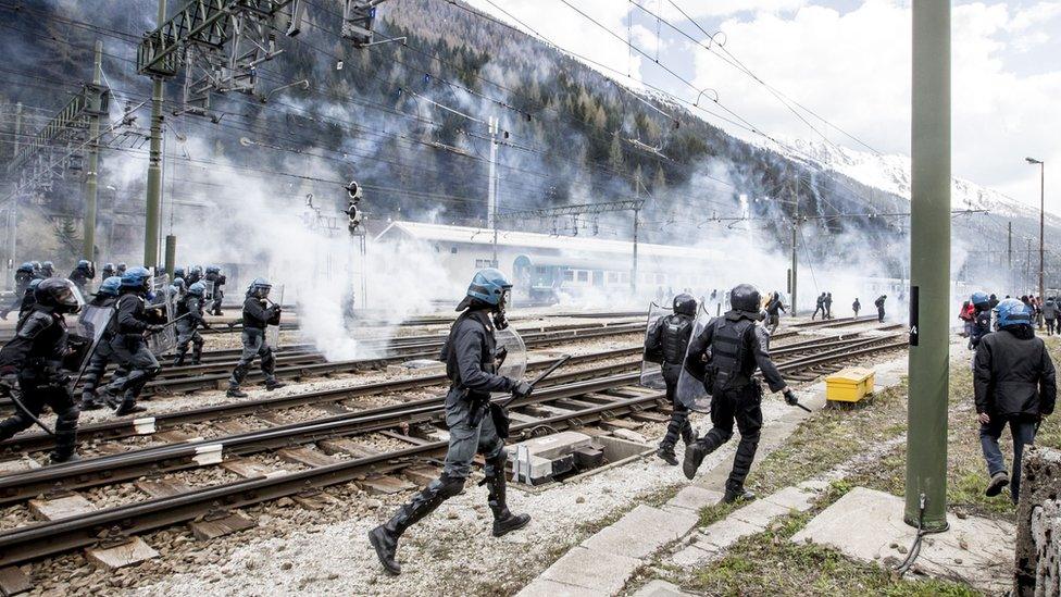 Riot police clash with protesters during a rally against the Austrian government's planned re-introduction of border controls (7 May)