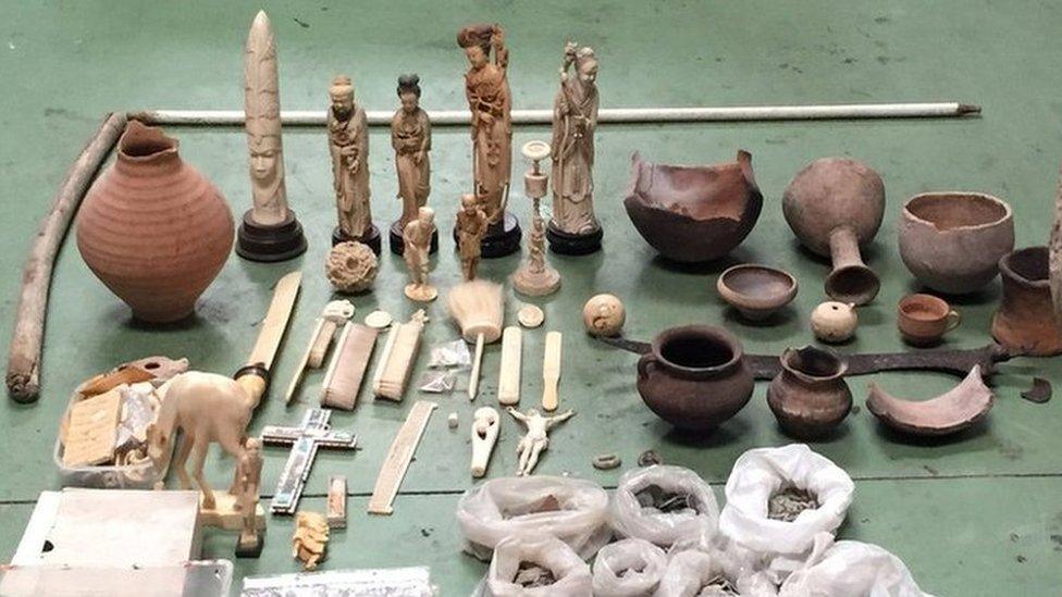 Some of the 2000 items seized by Spanish police, including archaeological objects and Roman coins