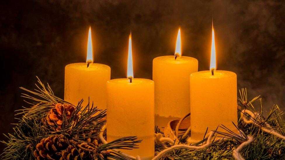 Four-Advent-candles-sitting-in-a-wreath