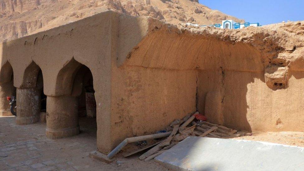 Damage to the mud-brick Seiyun Palace in Hadramawt province (15 October 2020)