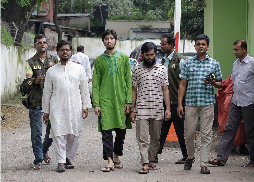 Bangladesh police escort the head of Islamic group the Ansarullah Bangla Team (ABT) Abul Bashar (2L) and members Zafran Hassan (3L) and Julhas Bishas (3R) after they were arrested over the murder of two bloggers in Dhaka on 11 September 2015.