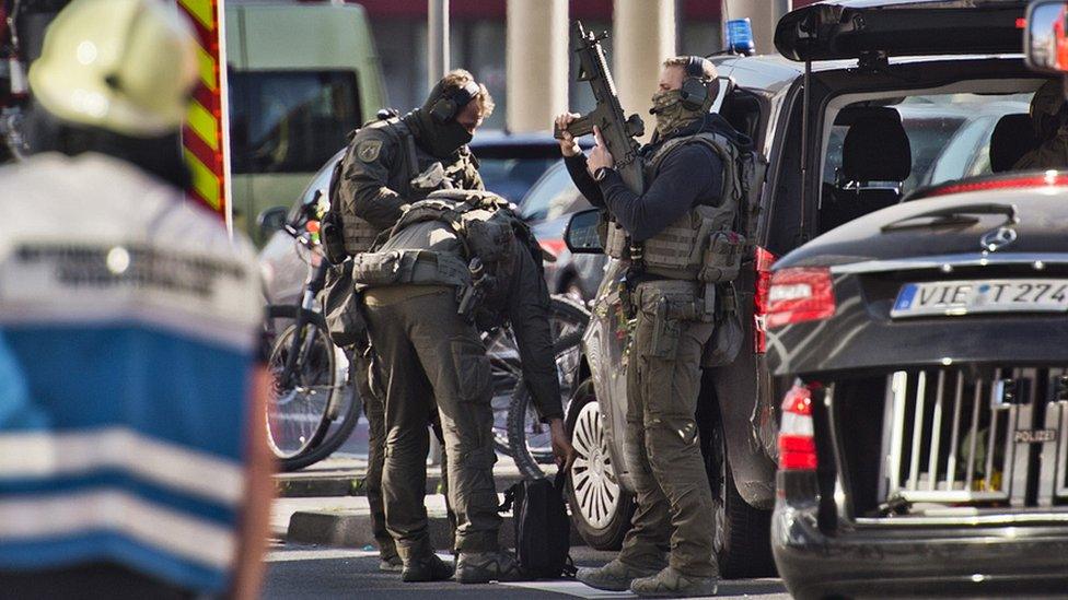 Police at Cologne's main railway station, 15 Oct 18