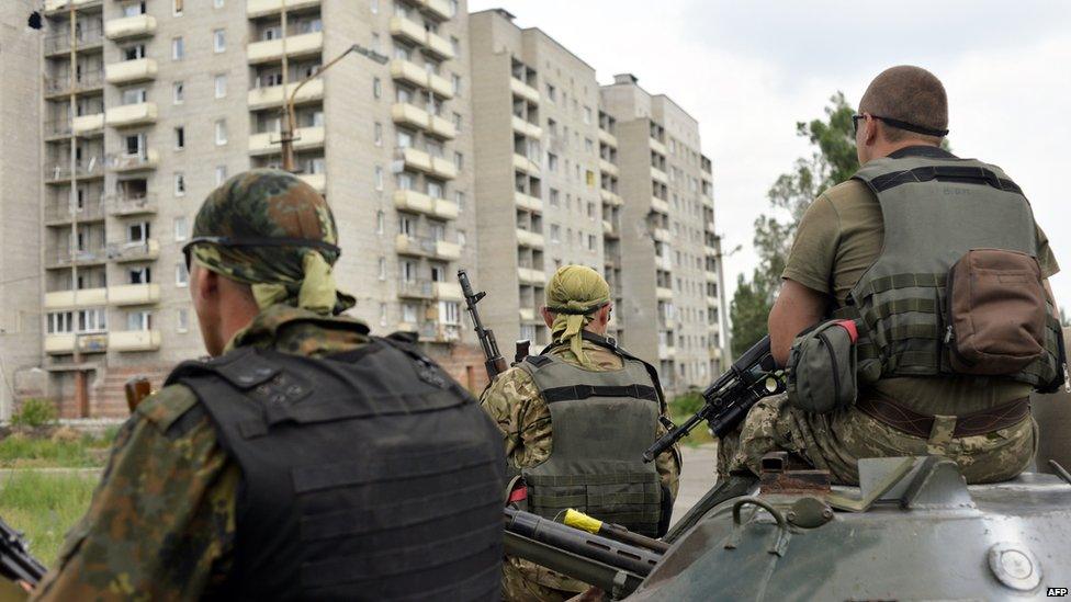 Ukrainian troops near Donetsk, 19 Jun 15