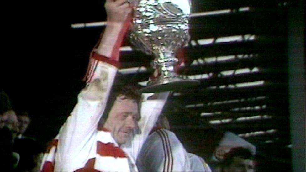 Roger Millward lifting up a trophy in 1980