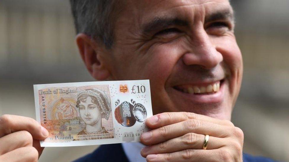 Mark Carney with new £10 note