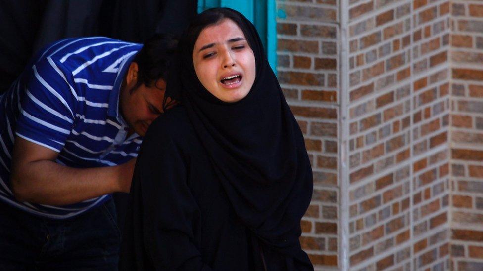 Iraqi woman mourns during the funeral of victims of a twin suicide bomb attack in Sadr City, Baghdad (29 February 2016)