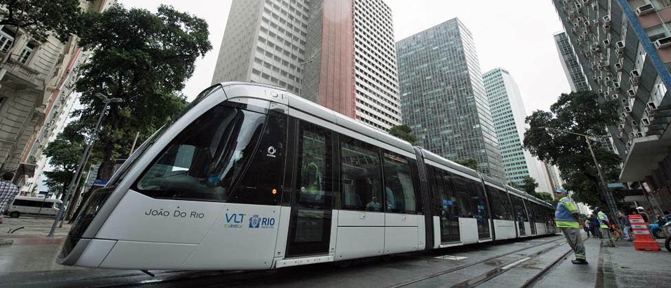 A VLT train linking Rio with the Santos Dumont airport makes its inaugural trip - 5 June 2016