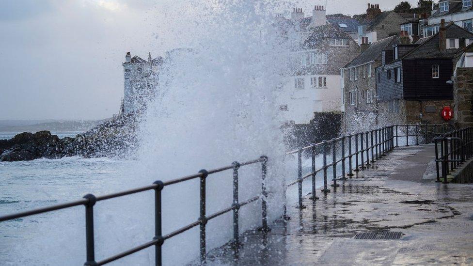 wave-breaking-over-a-pathway-on-the-harbour-of St-Ives.