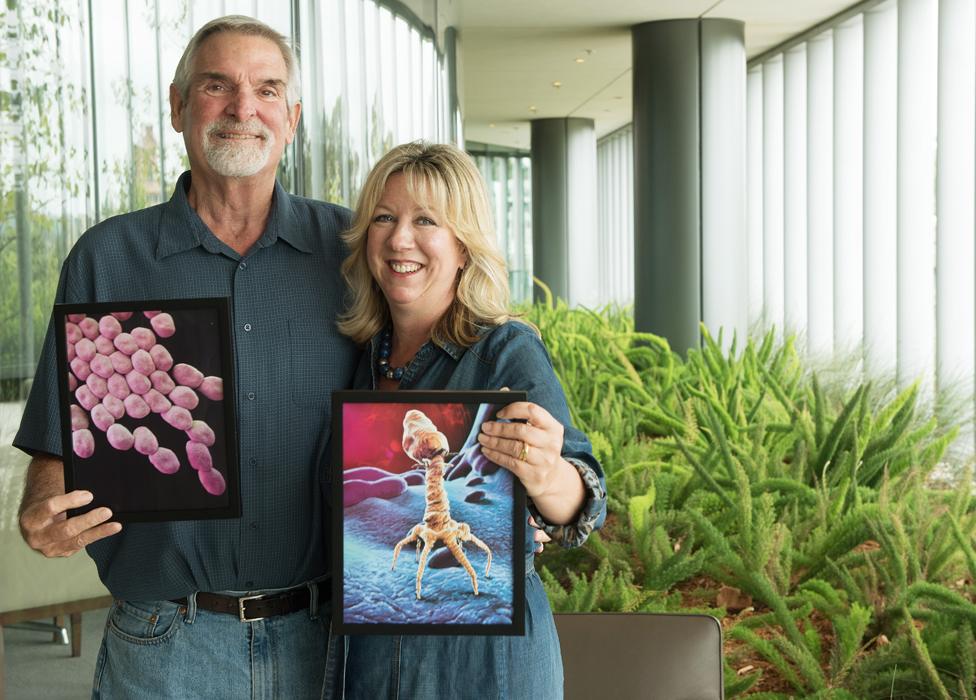 Tom holding an acinetobacter image, Steffanie holding an image of a phage