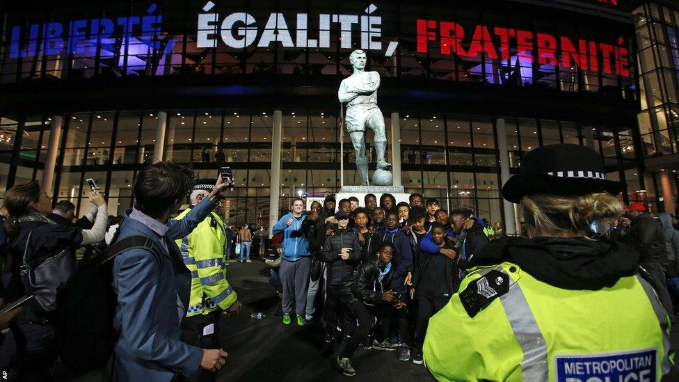 Bobby Moore statue